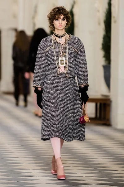 Look 15